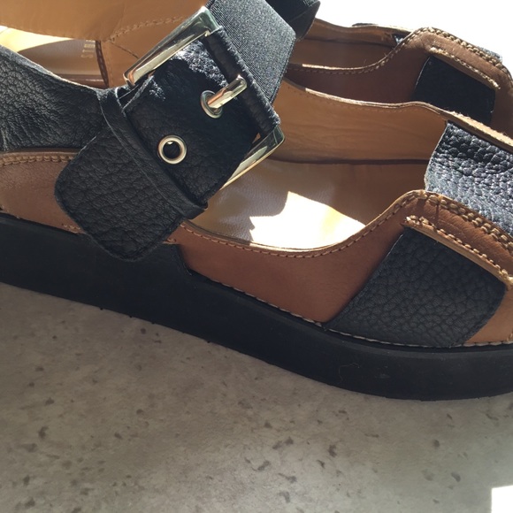 STUART WEITZMAN| Rugged Leather Sport Sandal - Picture 11 of 12